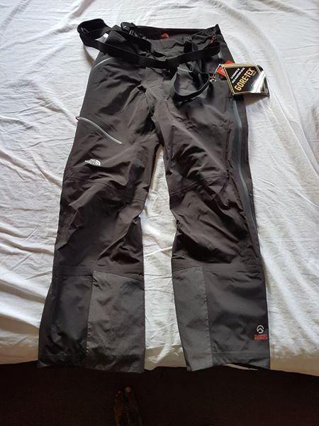 Pantalon impermeable táctico North Face GoreTex Summit Series Pants Black / Unisex. Talla 10 o 32