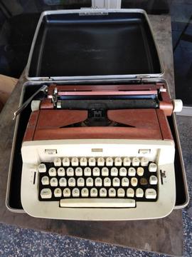 MAQUINA DE ESCRIBIR PORTATIL