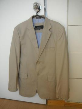 Vendo Blazer marca Van Heusen Talla M. Beige