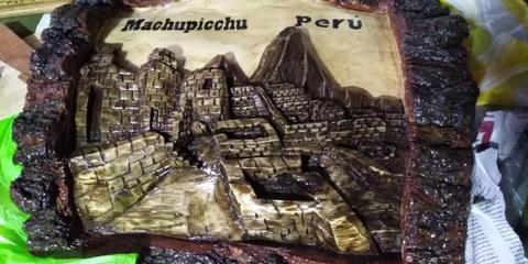 Artesania de Machu Picchu en madera