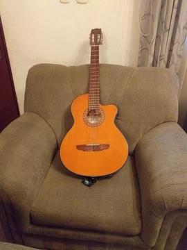 Vendo Guitarra Jara en Perfecto Estado