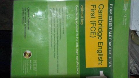 FCE practice book # 1. casi Nuevo 9/10 con CD nuevo. Cambridge Exam essencials Practice tests 90 soles