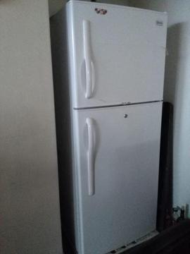Refrigeradora 240 L