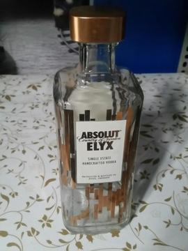 Absolut Elyx Vacio Royal Salute