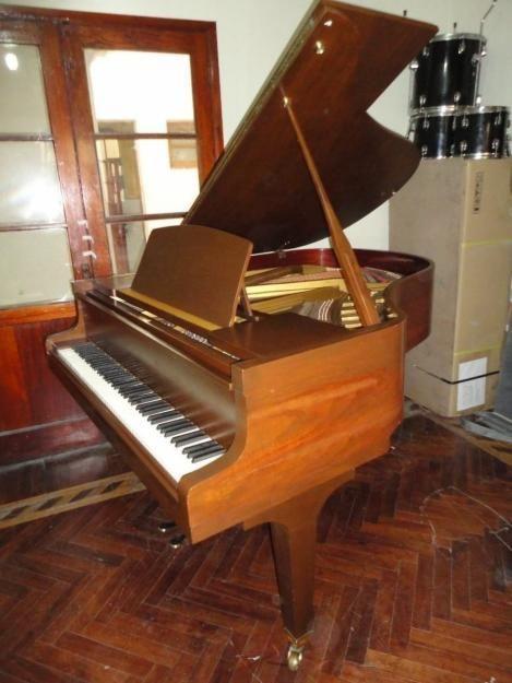 EXCELENTE PIANO DE COLA MARCA HORUGEL TAMANO 180 CMS