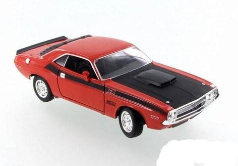 Auto a escala 1970 Dodge Challenger RED/BLACK T/A 1:24