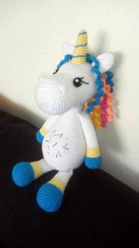 Unicornio tejido a crochet