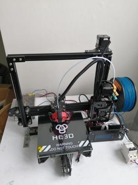 Remato impresora 3D de filamento ya esta completamente armada lista para trabajar