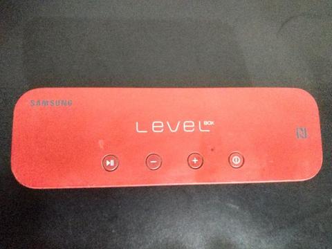 Vendo Samsung Level Box Mini Rojo Blueto