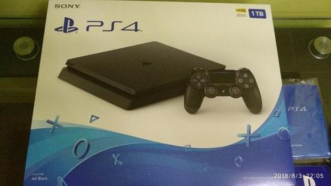 Play Station 4 Slim