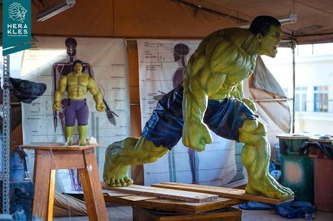 Esculturas de superheroes ,escultura de Hulk tamaño real