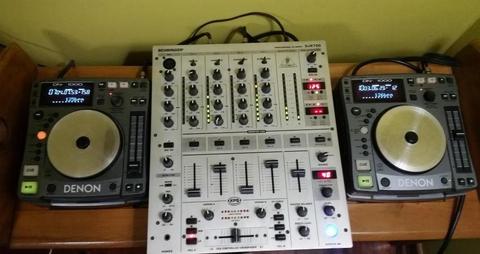 Equipo de DJ: Mixer Behringer DJX 700 y 2 CDJ Denon DNS 1000