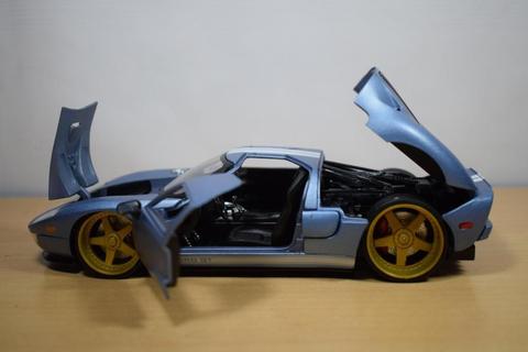 AUTO FORD GT 2005