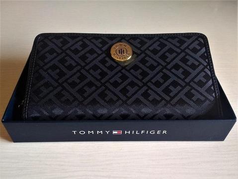 Billetera Tommy Hilfiger Color Negro En Caja