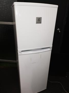 Refrigeradora Electrolux Ert18g2hnw