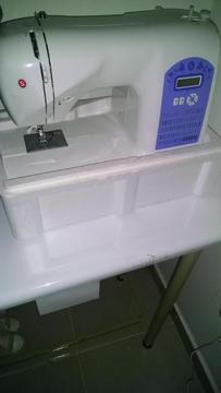 Maquina de coser SINGER STARLET 6680 NUEVO