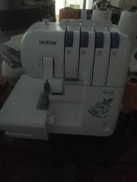 Alquilo Maquina de Coser Y Remalladora