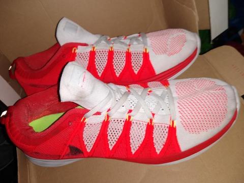Zapatilla Nike Flyknit Talla 48.5 Usado