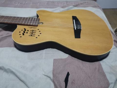 Guitarra Godin Modelo Acs Slim Sólida