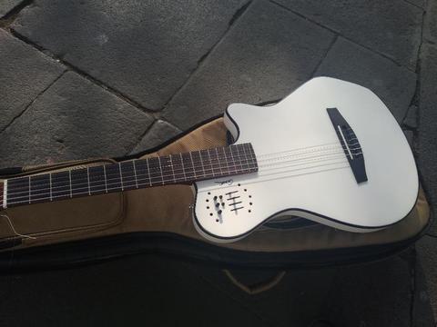 Guitarra Godin Grand Concert Blanco