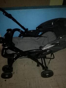 Vendo Coche Amplio para Bebe Color Plomo