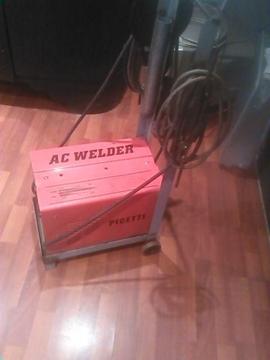 maquina welder 250 portatil con su carrito para trabajos en campo 1 mes de comprada