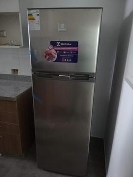 Refrigeradora Electrolux ERT45G2HQI 450 lt NUEVAt