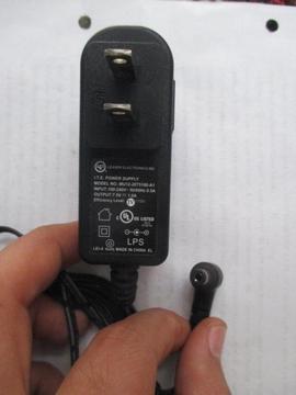 CARGADOR LEI DE 7.5V - 1A PUNTA MEDIA PARA TELEFONO - ORIGINAL