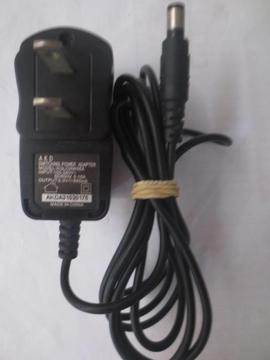 CARGADOR AKD DE 5V - 650MA PUNTA GRUESA PARA TELEFONO - ORIGINAL