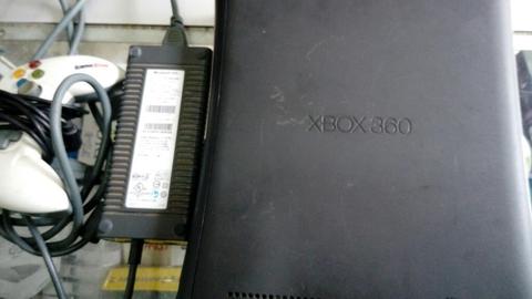 Vendo Xbox 360 con 1 Mando Jjegos S/300