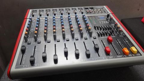 Sonido profesional: Consola amplificada Batblack 8 canales Torre