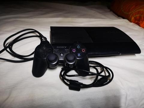 Vendo Play Station 3 Superslim mando