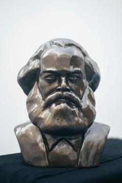bustos líderes comunistas Marx, Lenin, Mariátegui, Mao, Velasco y más