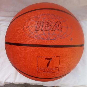PELOTA DE BASQUETBALL IBA SEMI NUEVA Nº 7
