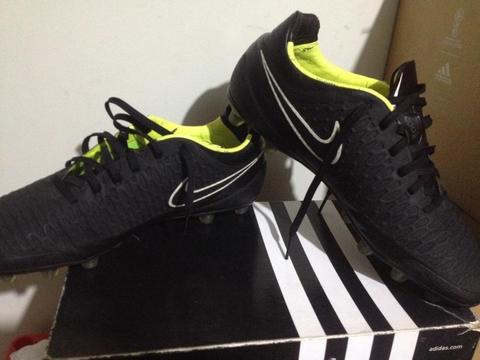 Chimpunes Nike Magista Hg