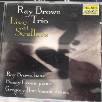 AO - JAZZ - RAY BROWN - LIVE AT SCULLERS