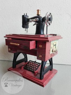 Adorno Máquinita de Coser Musical a Cuer