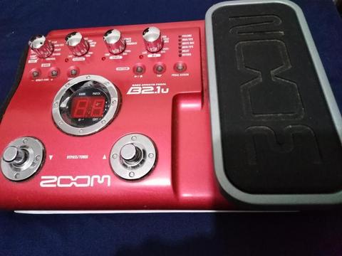 Pedal Multi Efecto para bajo Zoom