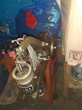 Maquina Manual de Coser Cuero, Etc