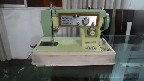 Maquina de coser Singer Deluxe