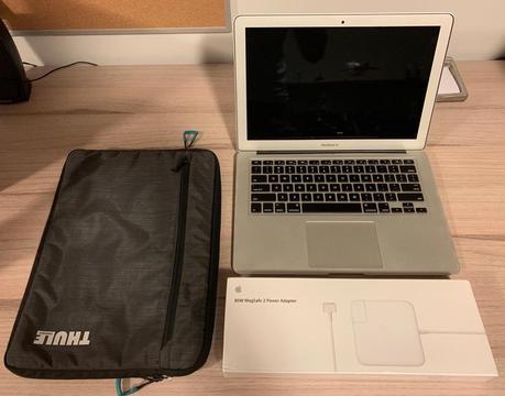 Macbook Air - Cargador - Funda