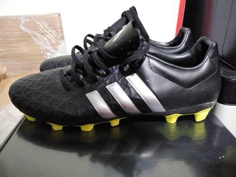 Chimpunes Adidas 15.4