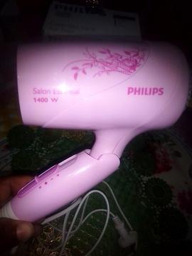 VENDO SECADORA D CABELLO MARCA PHILIPS, HABLAR AL INBOX O LLAMAR 917122986