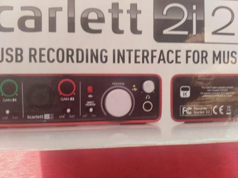 Vendo interface de audio Focusrite Scarlett 2i2