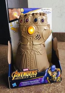 Marvel Avengers Guante de Thanos INFINITY WAR