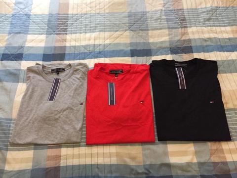 Polos Tommy Hilfiger Cuello Redondo Talla M Rojo Plomo Claro Negro 60 Soles Cada Uno