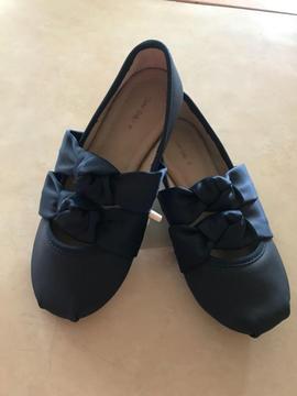 Hermosos Zapatos para niña de SARA nuevos