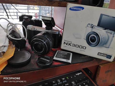 CAMARA REFLEX SAMSUNG NX 3000 SMART CON LENTE INTERCAMBIABLE