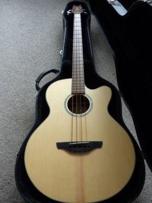 Takamine EG512C Bajo ElectroAcustico Jumbo