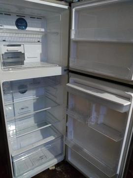 Se vende refrigeradora por motivo de viaje